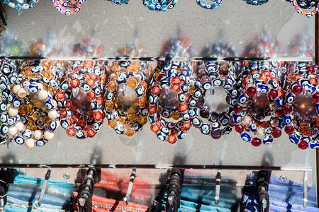 带珠的多色手镯纪念品工制作的美丽图片