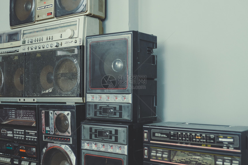 收音机灰色背景的逆向无线电播放器古董图片