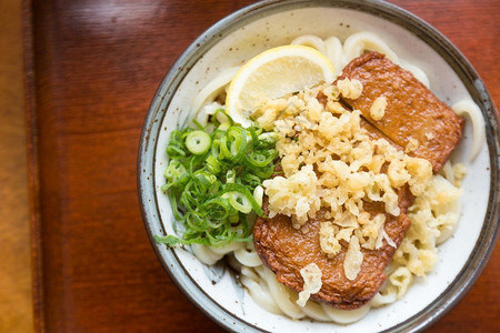 食物绿色白的碗里拉面受欢迎日本料理图片