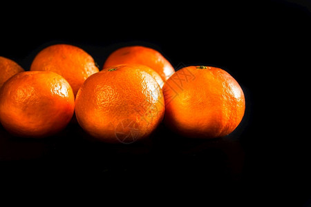维他命切片橘子黑色底橙水果详情图片
