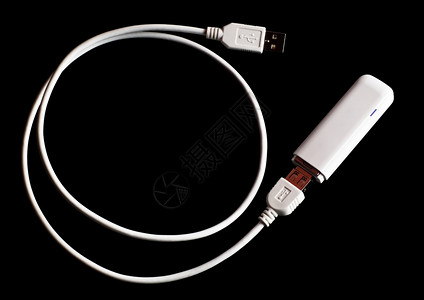 连接高速电缆3g移动调制解器黑色上隔离了电线图片