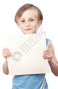 一个金发男孩拿着空白广告牌的金发男孩在白色背景上被孤立T恤中等的发际线背景图片