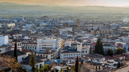 旅行景观西班牙南部安达卢西亚市日落时的格拉纳达市风景城的图片