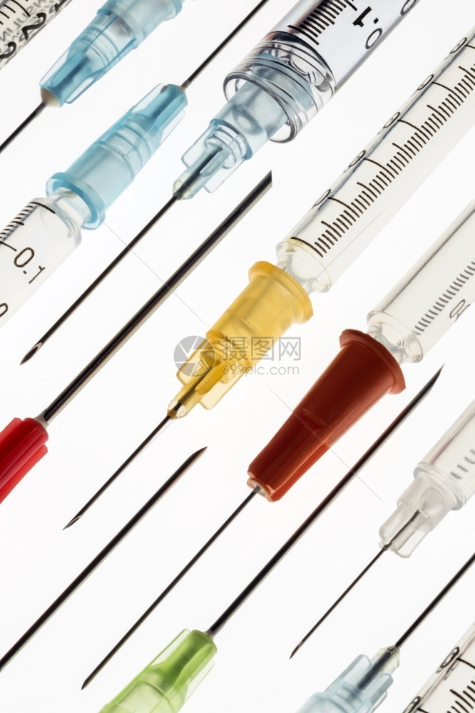医疗注射器和针头用于在治疗疾病时注射药物的用医器和针头卫生保健剂量用过的图片