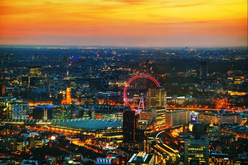 著名的黄昏英语日落时伦敦市的航空概览图片