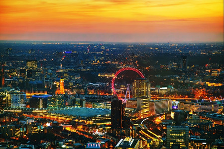 著名的黄昏英语日落时伦敦市的航空概览图片