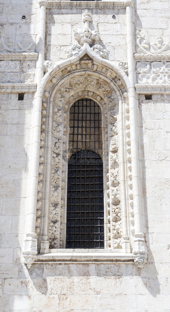 葡萄牙里斯本塔古河附近圣杰罗姆骑士团GothicJeronimos修道院16世纪南面一小扇窗户的详情细节网格命令图片