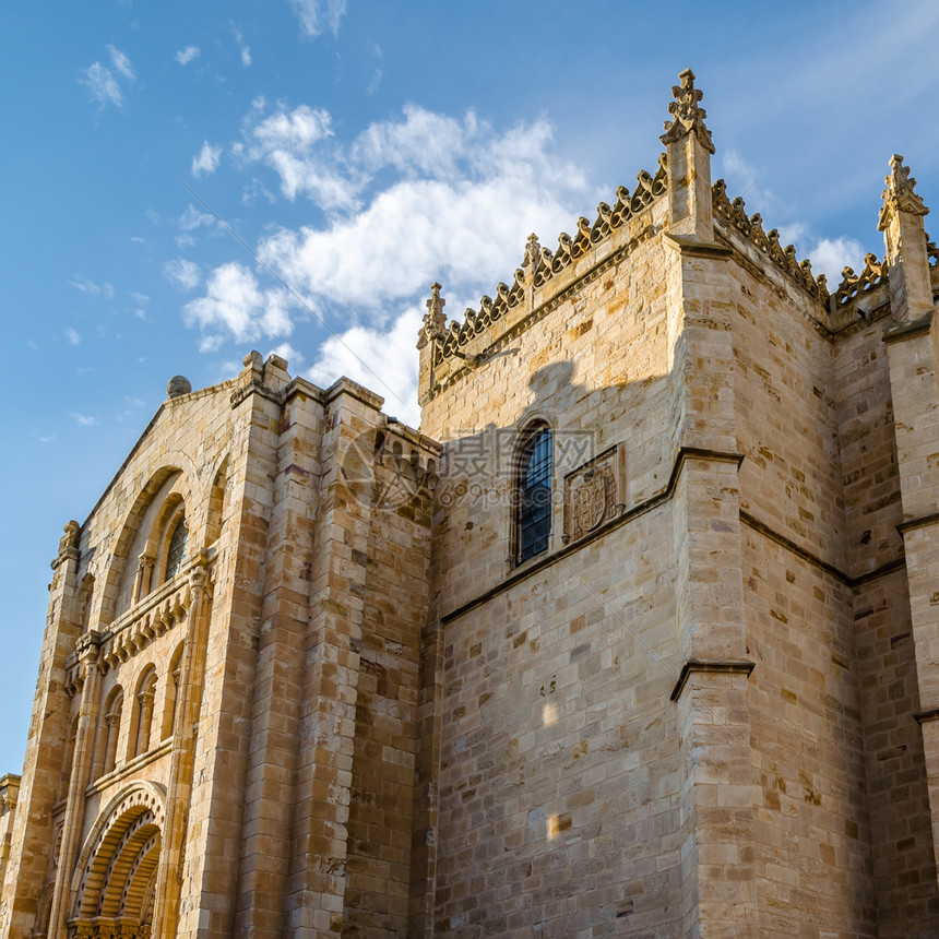 崇拜西班牙萨莫拉卡斯蒂利亚和里昂罗曼斯克大教堂著名的结石图片