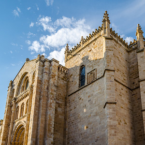 崇拜西班牙萨莫拉卡斯蒂利亚和里昂罗曼斯克大教堂著名的结石图片