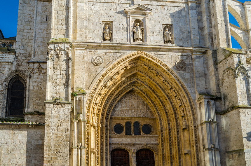 建造西班牙帕伦亚卡斯蒂利和里昂哥特大教堂外部的会图片