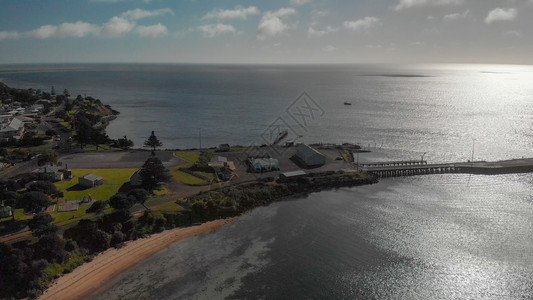 假期全景旅游南澳大利亚Kangaroo岛金斯科特市景和海岸线空中观察图片