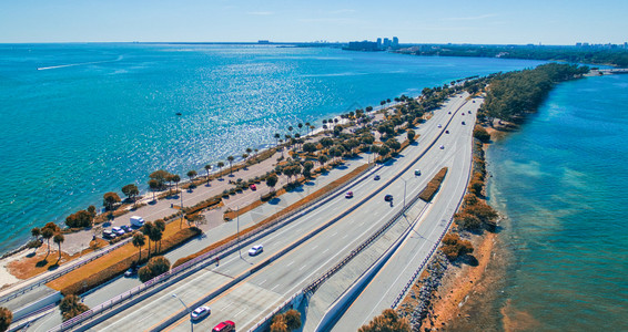 联系在佛罗里达州迈阿密环流高速公路空中观察美国城市图片