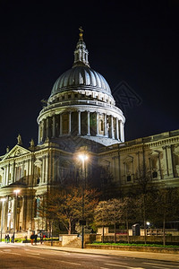 地标旅游城市圣保罗大教堂晚上在联合王国伦敦市举行图片