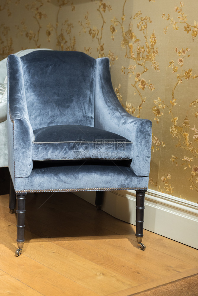 优质的文拉格金壁纸房昂贵的文具架椅经典图片