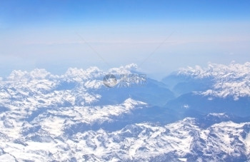 法语欧洲的国阿尔卑斯国从空中看雪封山的景象基础设施图片