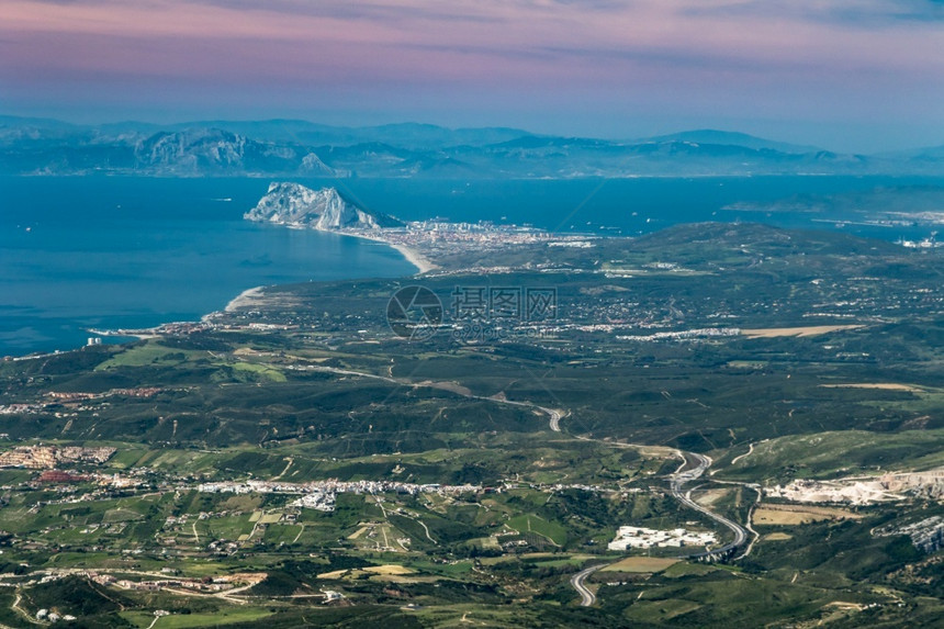 阿科斯塔山海岸线直布罗陀峡的奇妙景象来自塞拉贝尔梅亚埃斯特波纳马拉加西班牙塞尔贝梅亚图片