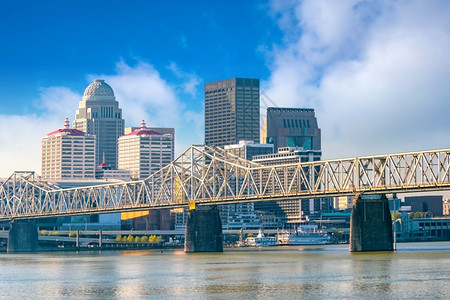 商业桥美国肯塔基州路易斯维尔市中心的天线景象结构体图片