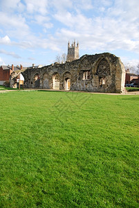 城市的石头英国Gloucester的圣奥斯瓦尔德修道院废墟街图片