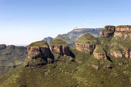 形成布莱德位于全景线上Hoedspruit附近的非洲南部三座隆地岩层胡德斯普鲁特背景