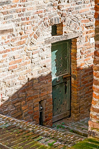 胡同乌尔比诺小巷的一扇旧门天58皮卡高清图片