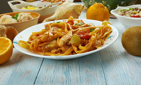克里奥尔语煮熟的意大利面Cajun鸡阿尔弗雷多克里奥尔菜传统各种盘顶层风景放背景