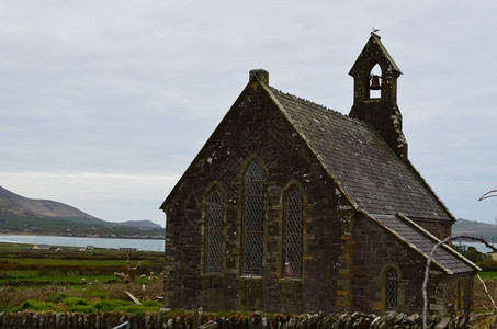 爱尔兰一座古老教堂上的美丽钟楼旅游风景摄影丁格尔图片