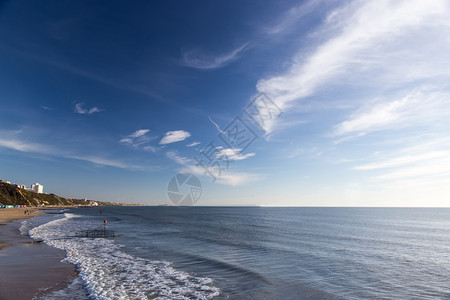 冷静帆伯尼茅斯海滩英国南岸的多塞低图片