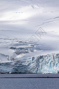 霜冷若冰海洋南极的冰雪覆盖了川山图片