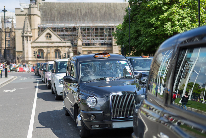 伦敦路的黑人出租车英格兰伦敦路的黑人出租车旅行汽司机图片