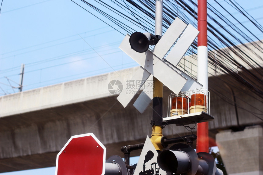 铁路警报行动运输轨图片