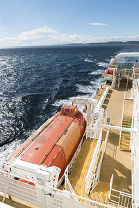 运输安全的水海上游轮橙色和白救生艇海上游轮的救生艇图片