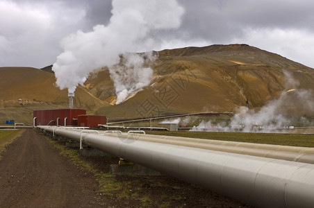 火山克拉夫系统中的地热电厂利用自然地球能源发电和水土弹簧技术管道图片