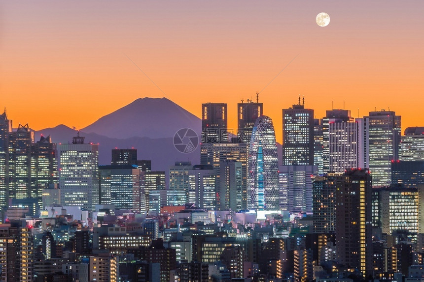 东京摩天大楼和远处的富士山图片