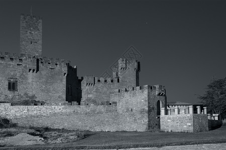 哈维尔斯城堡今晚西班牙纳瓦拉长处老的城垛图片