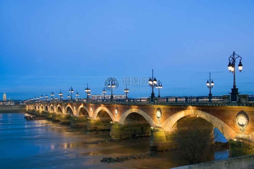 日落得到法国波尔多桥图片