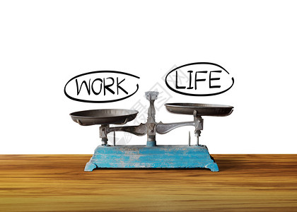 现代的椅子与比额表相的工作生活平衡概念成功图片
