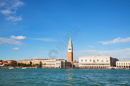 意大利威尼斯圣马可广场阳光明媚的日子地标塔一种图片
