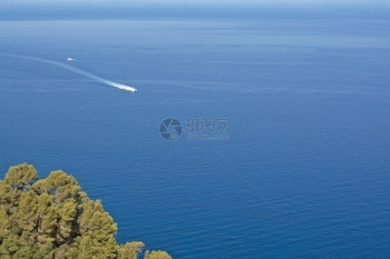 夏天7月在阳光明媚的一天主要海岸地平线对中海进行观测7月白天西班牙图片