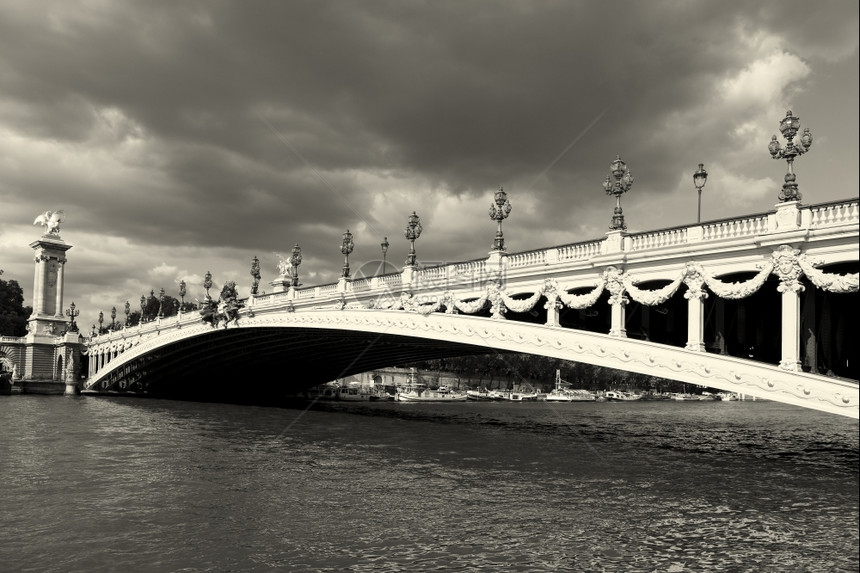 亚历山大三桥法国巴黎路灯雕像城市的图片