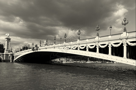 亚历山大三桥法国巴黎路灯雕像城市的图片