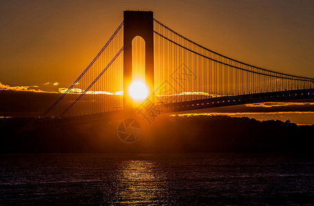 水岭纽约韦拉扎诺大桥日落纽约克高清图片