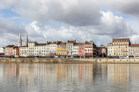 法语索恩国伯根迪市马肯与萨昂河的景象外部图片