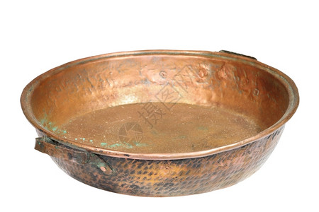 黄铜碗水壶优质的闪亮在白色背景上隔离的古代大锅炉青铜背景