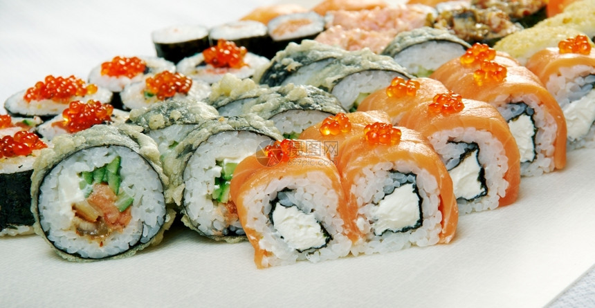 一顿饭白传统不同日本菜食品组寿司卷图片
