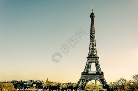 欧洲Eiffel铁塔日落于法国巴黎语美丽的图片