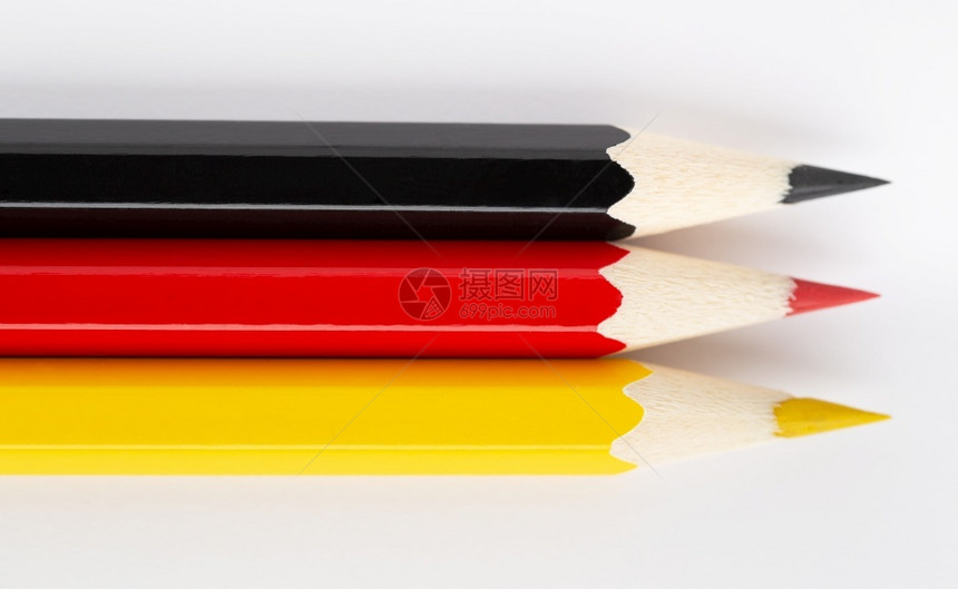 用彩色木铅笔制成的德用彩色木铅笔制成的德木头目的图片