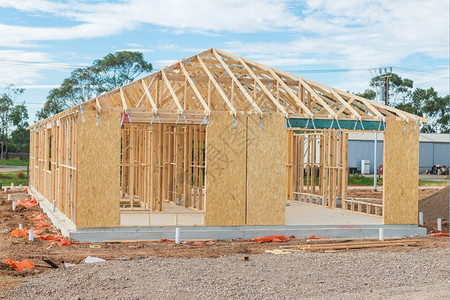建新住宅筑房屋以蓝天为基准木工真实的财产图片