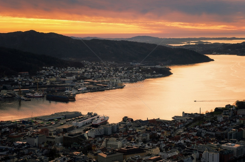 镇欧洲黄昏挪威卑尔根FloyenBergen的景象图片