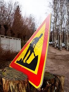 地点挖掘工作警告标志三角形建筑工程正在修建的道路图片