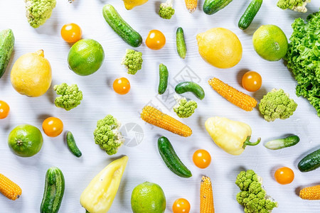 桌子白木背景的新鲜蔬菜和水果顶端观光品新鲜蔬菜和水果番茄剪裁图片
